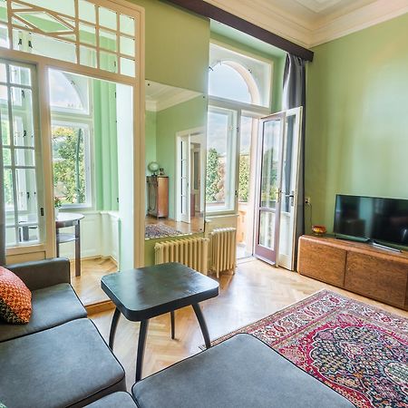 Riverside Apartment With A Balcony 布拉格 外观 照片